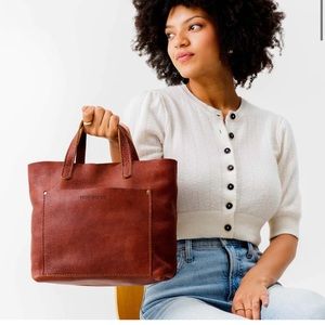 Portland Leather Medium Crossbody Tote in Nutmeg